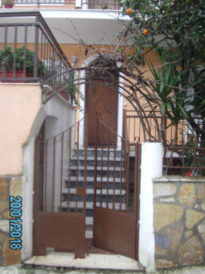 דירות Ágios Matthaíos George'S House מראה חיצוני תמונה